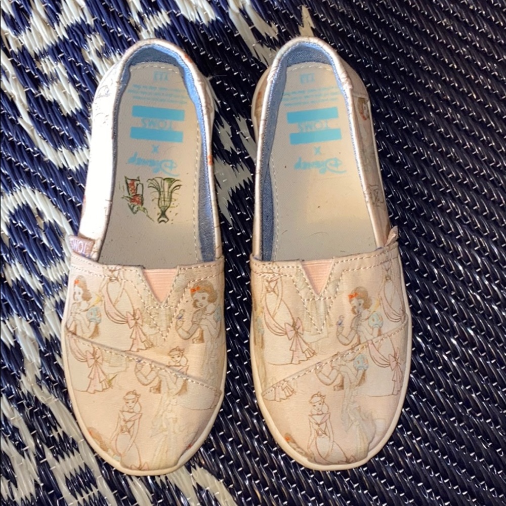 Disney x Toms collection